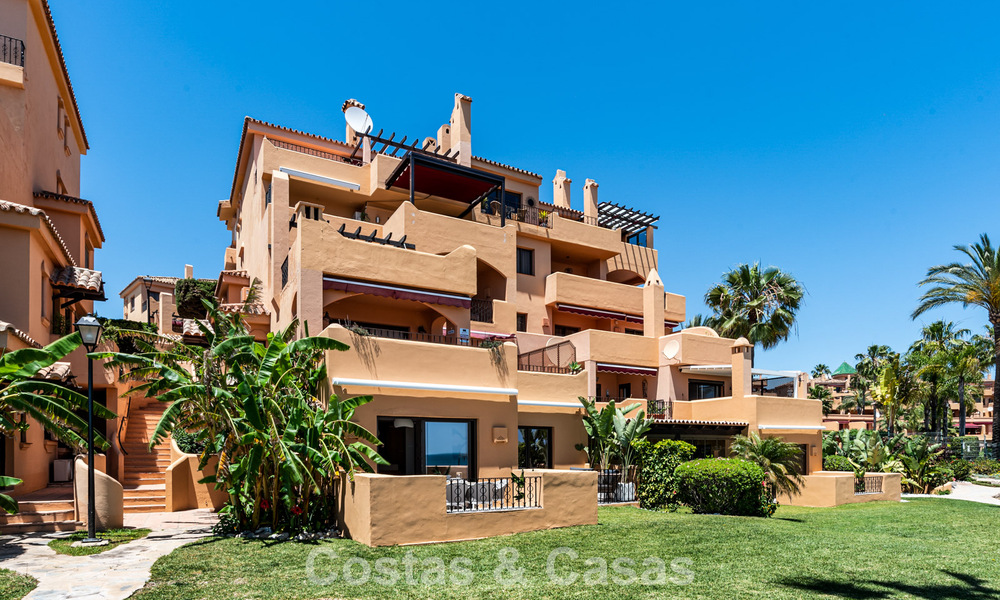 Appartement de plage, prêt à emménager, avec vue imprenable sur la mer, à vendre dans l'ouest d'Estepona 781088