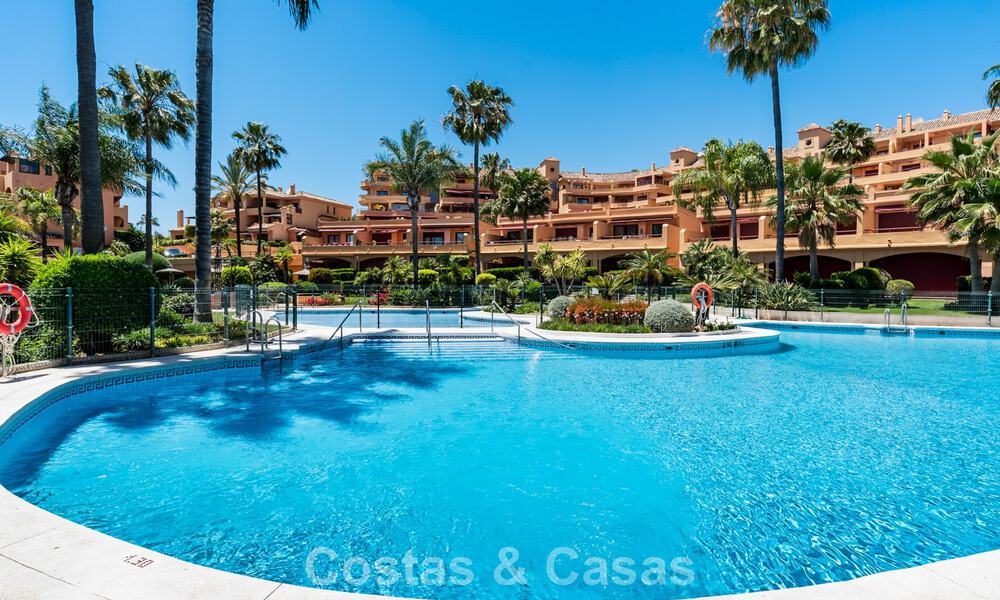 Appartement de plage, prêt à emménager, avec vue imprenable sur la mer, à vendre dans l'ouest d'Estepona 781089