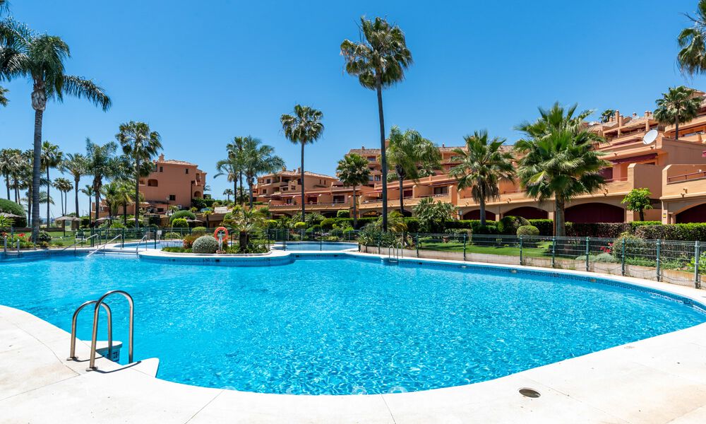 Appartement de plage, prêt à emménager, avec vue imprenable sur la mer, à vendre dans l'ouest d'Estepona 781090