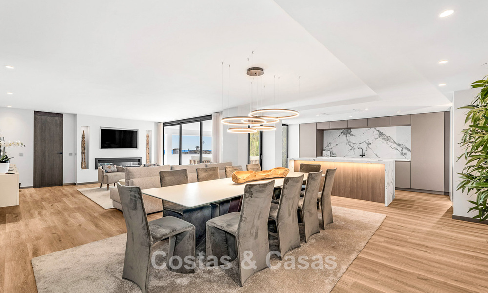 Spacieux appartement rénové de 5 chambres à vendre à Puerto Banús, Marbella 781217