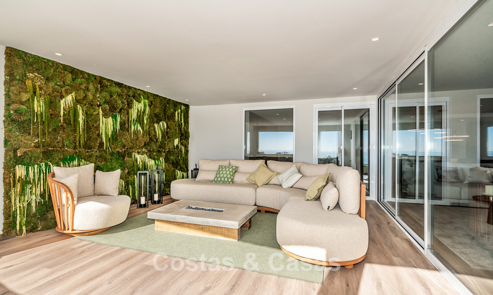 Spacieux appartement rénové de 5 chambres à vendre à Puerto Banús, Marbella 781218