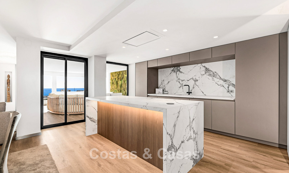 Spacieux appartement rénové de 5 chambres à vendre à Puerto Banús, Marbella 781221