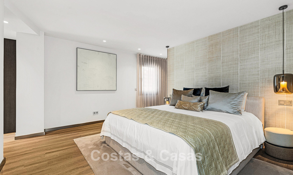 Spacieux appartement rénové de 5 chambres à vendre à Puerto Banús, Marbella 781222