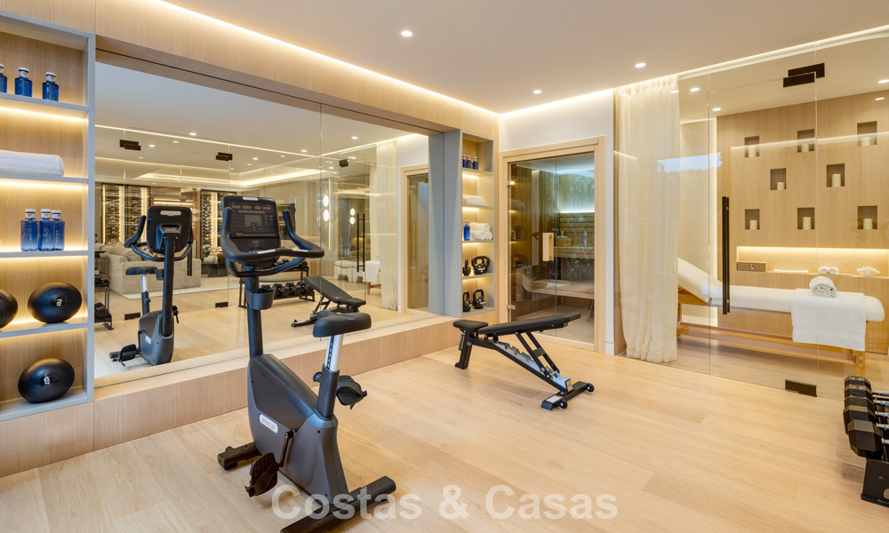 Villa de luxe exclusive à l'architecture andalouse moderne à vendre avec vue panoramique sur la mer à Marbella - Benahavis 781173