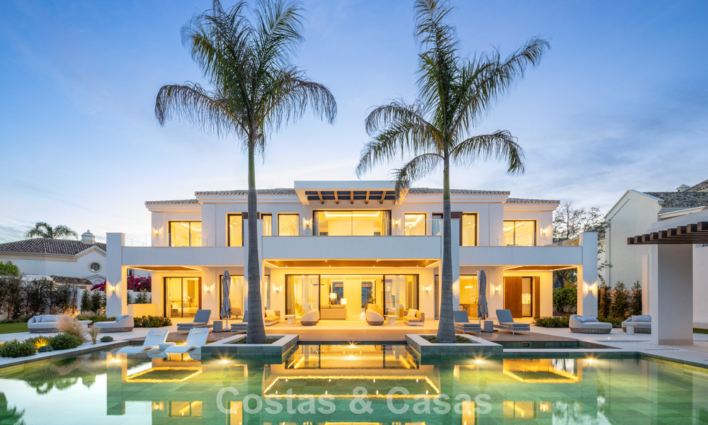 Villa de luxe exclusive à l'architecture andalouse moderne à vendre avec vue panoramique sur la mer à Marbella - Benahavis 781175