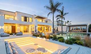 Villa de luxe exclusive à l'architecture andalouse moderne à vendre avec vue panoramique sur la mer à Marbella - Benahavis 781176 
