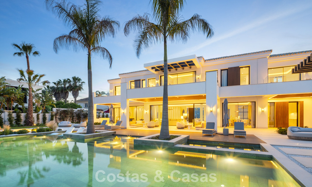 Villa de luxe exclusive à l'architecture andalouse moderne à vendre avec vue panoramique sur la mer à Marbella - Benahavis 781177