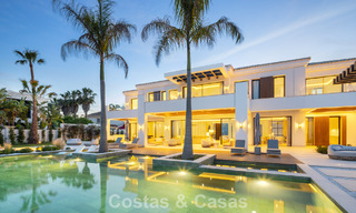 Villa de luxe exclusive à l'architecture andalouse moderne à vendre avec vue panoramique sur la mer à Marbella - Benahavis 781177 