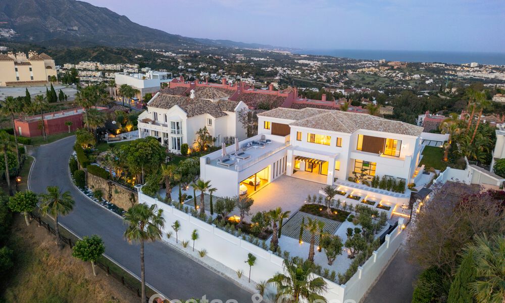 Villa de luxe exclusive à l'architecture andalouse moderne à vendre avec vue panoramique sur la mer à Marbella - Benahavis 781180