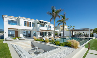Villa de luxe exclusive à l'architecture andalouse moderne à vendre avec vue panoramique sur la mer à Marbella - Benahavis 781202 