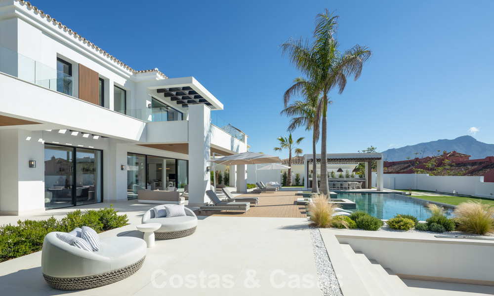 Villa de luxe exclusive à l'architecture andalouse moderne à vendre avec vue panoramique sur la mer à Marbella - Benahavis 781203