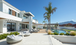 Villa de luxe exclusive à l'architecture andalouse moderne à vendre avec vue panoramique sur la mer à Marbella - Benahavis 781203 