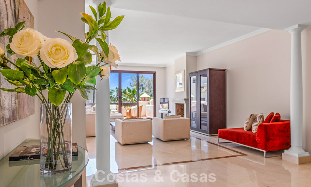 Penthouse de luxe à vendre en bord de mer sur le New Golden Mile, entre Marbella et Estepona 781255