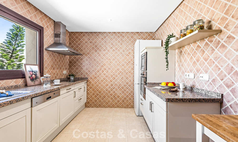 Penthouse de luxe à vendre en bord de mer sur le New Golden Mile, entre Marbella et Estepona 781257