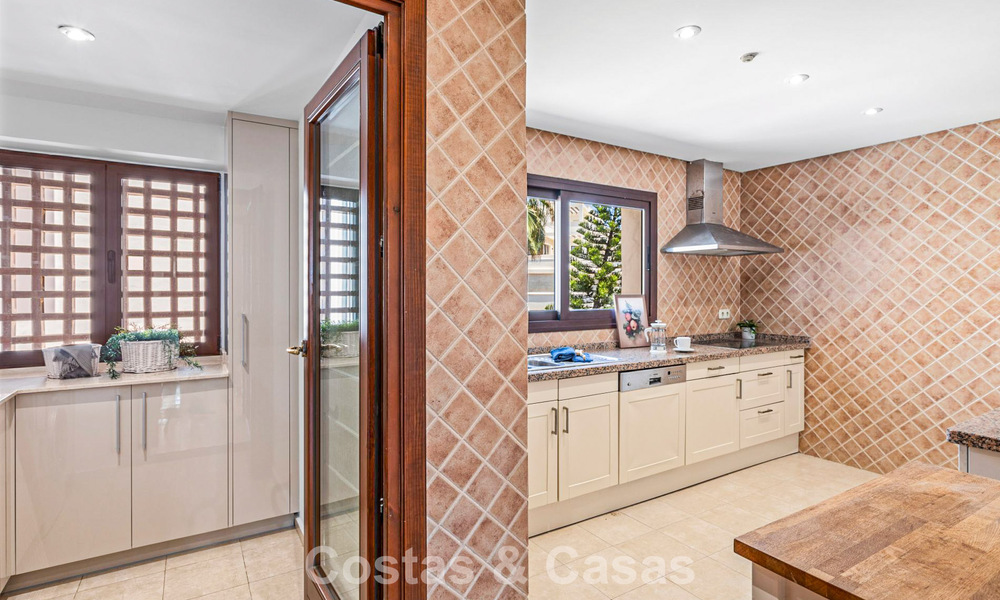Penthouse de luxe à vendre en bord de mer sur le New Golden Mile, entre Marbella et Estepona 781259