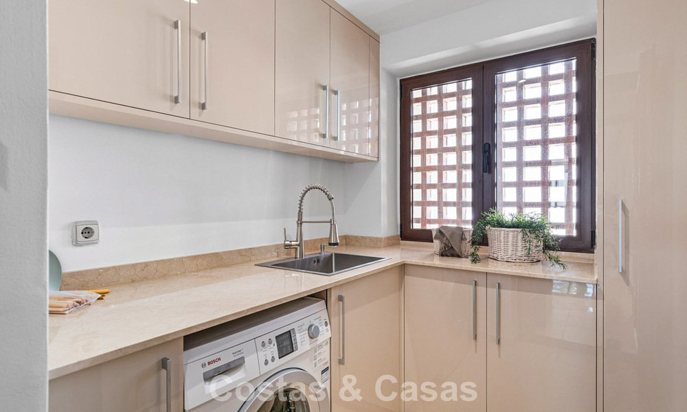 Penthouse de luxe à vendre en bord de mer sur le New Golden Mile, entre Marbella et Estepona 781260