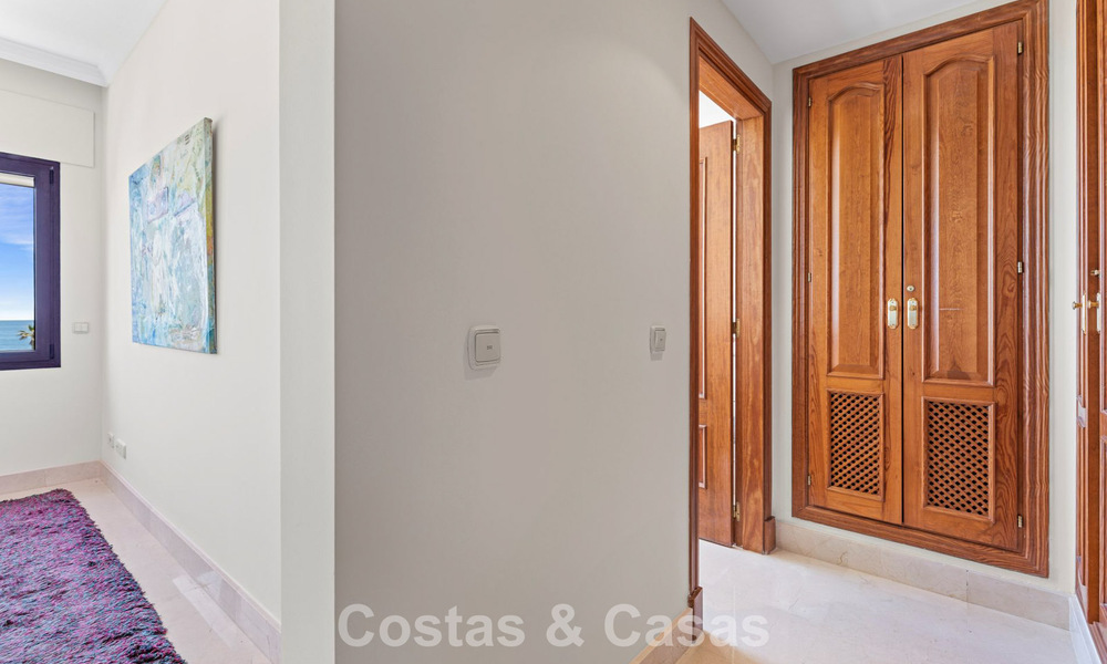 Penthouse de luxe à vendre en bord de mer sur le New Golden Mile, entre Marbella et Estepona 781262