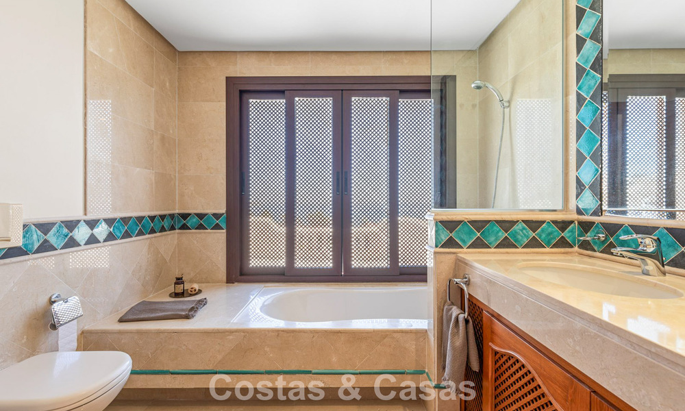 Penthouse de luxe à vendre en bord de mer sur le New Golden Mile, entre Marbella et Estepona 781273