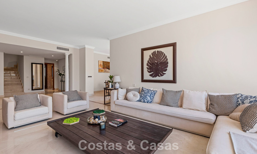 Penthouse de luxe à vendre en bord de mer sur le New Golden Mile, entre Marbella et Estepona 781284