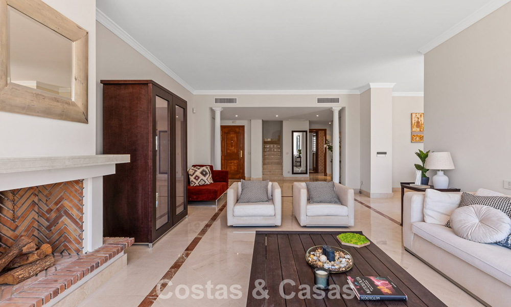 Penthouse de luxe à vendre en bord de mer sur le New Golden Mile, entre Marbella et Estepona 781285