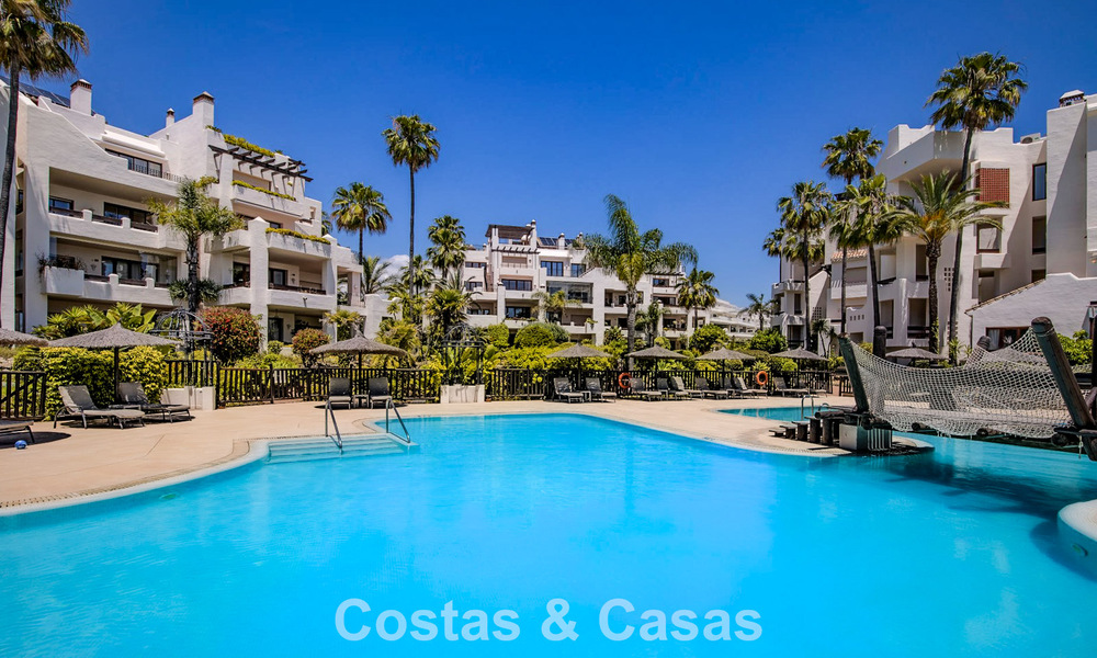 Penthouse de luxe à vendre en bord de mer sur le New Golden Mile, entre Marbella et Estepona 781288