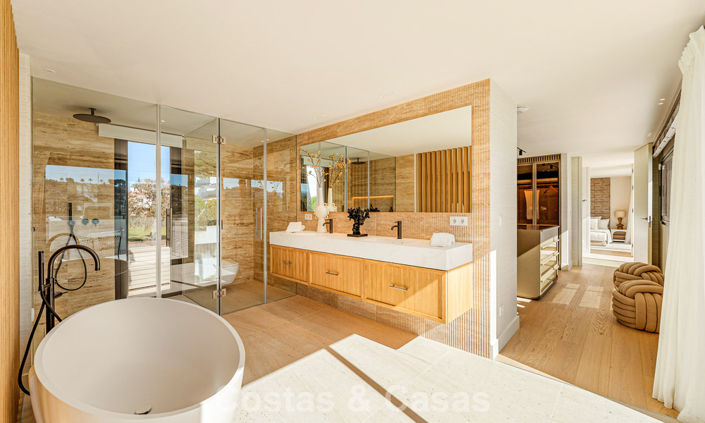 Spectaculaire villa de luxe à vendre dans une urbanisation prisée de Nueva Andalucia, Marbella 781303