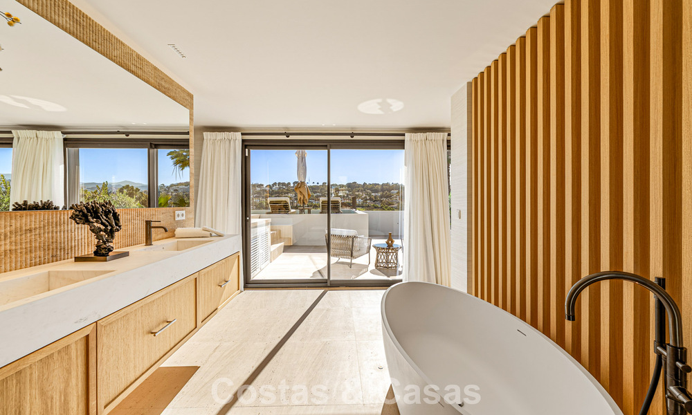 Spectaculaire villa de luxe à vendre dans une urbanisation prisée de Nueva Andalucia, Marbella 781306