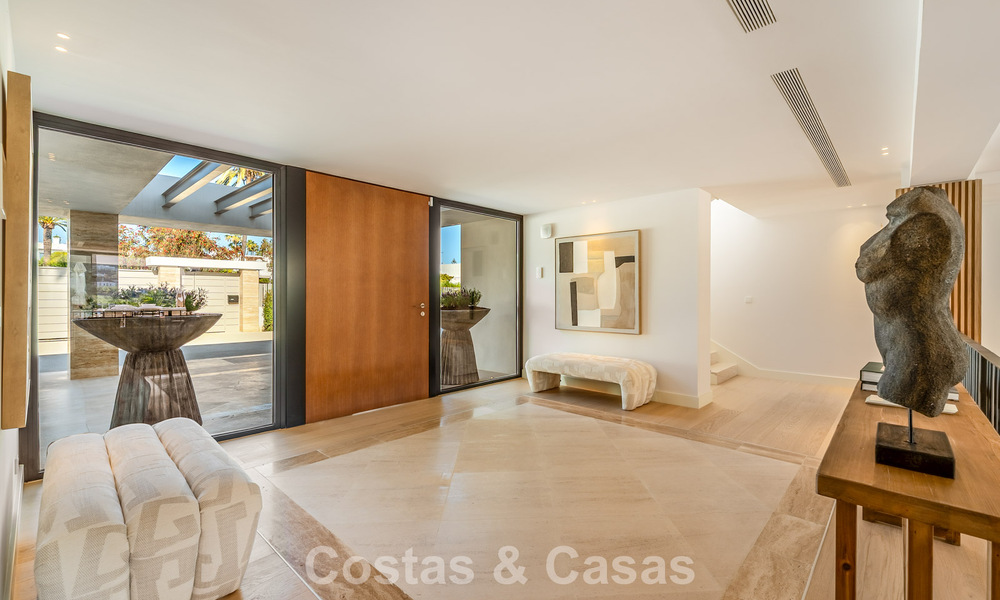 Spectaculaire villa de luxe à vendre dans une urbanisation prisée de Nueva Andalucia, Marbella 781317