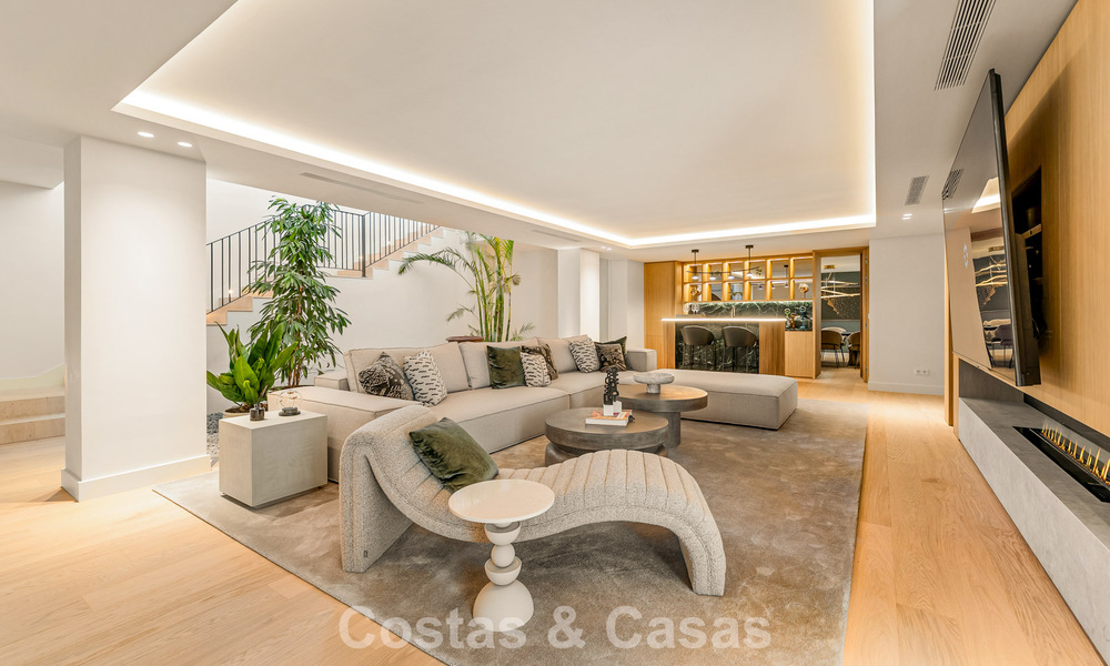 Spectaculaire villa de luxe à vendre dans une urbanisation prisée de Nueva Andalucia, Marbella 781327
