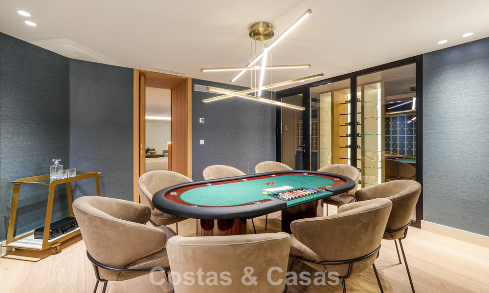 Spectaculaire villa de luxe à vendre dans une urbanisation prisée de Nueva Andalucia, Marbella 781340