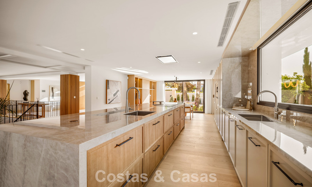 Spectaculaire villa de luxe à vendre dans une urbanisation prisée de Nueva Andalucia, Marbella 781350
