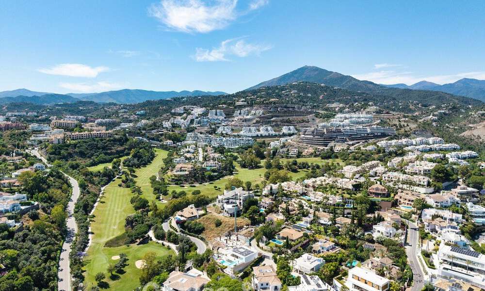 Villa familiale moderniste à vendre, dans un quartier recherché de La Quinta, Marbella - Benahavis 781405