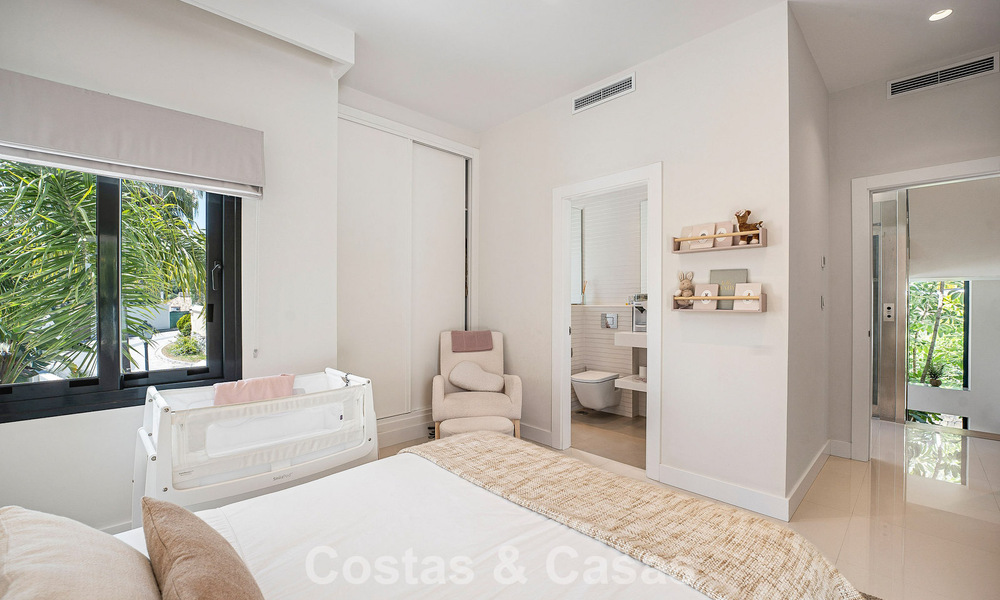 Villa familiale moderniste à vendre, dans un quartier recherché de La Quinta, Marbella - Benahavis 781420