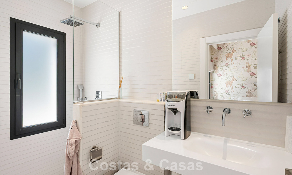 Villa familiale moderniste à vendre, dans un quartier recherché de La Quinta, Marbella - Benahavis 781421