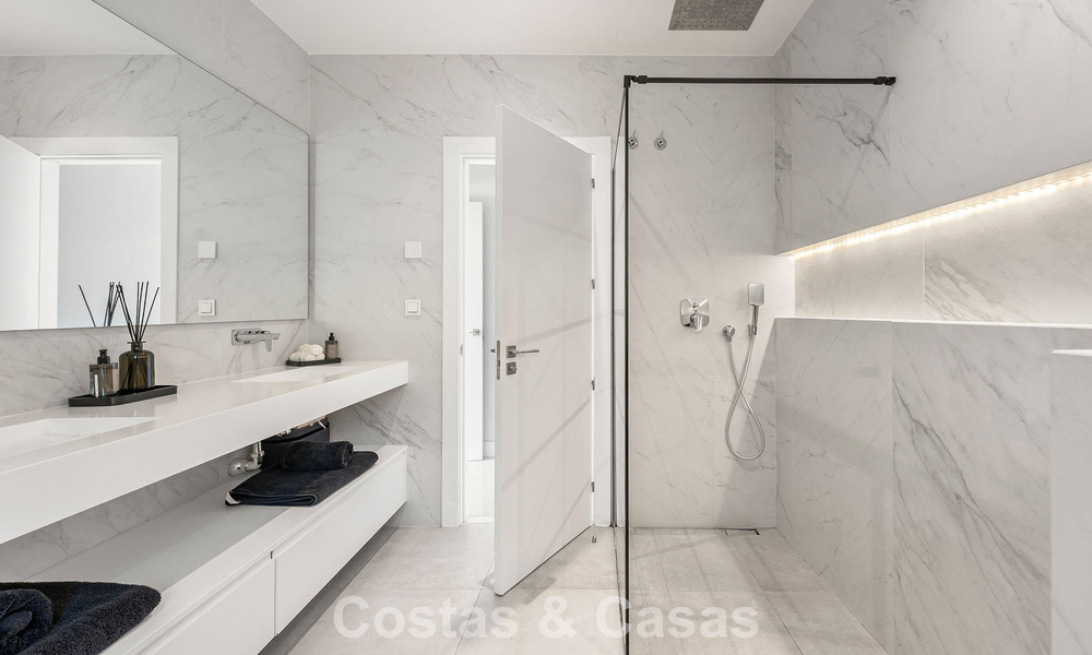 Villa familiale moderniste à vendre, dans un quartier recherché de La Quinta, Marbella - Benahavis 781429