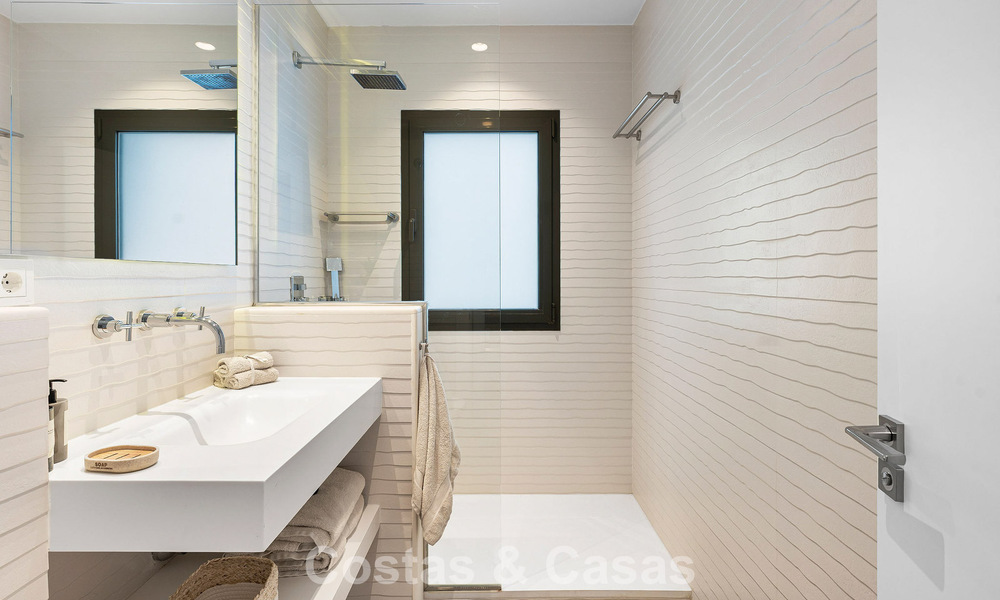 Villa familiale moderniste à vendre, dans un quartier recherché de La Quinta, Marbella - Benahavis 781438