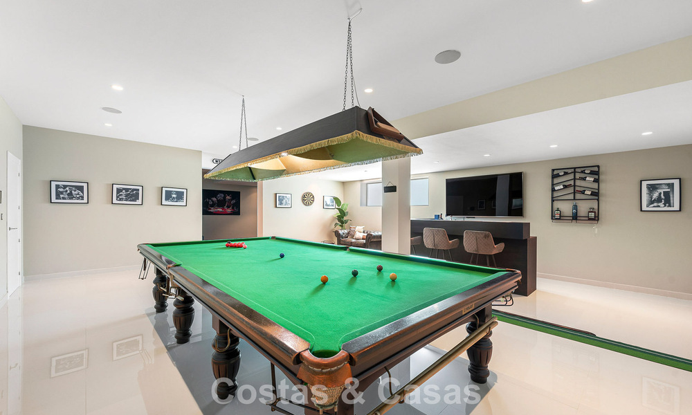 Villa familiale moderniste à vendre, dans un quartier recherché de La Quinta, Marbella - Benahavis 781444