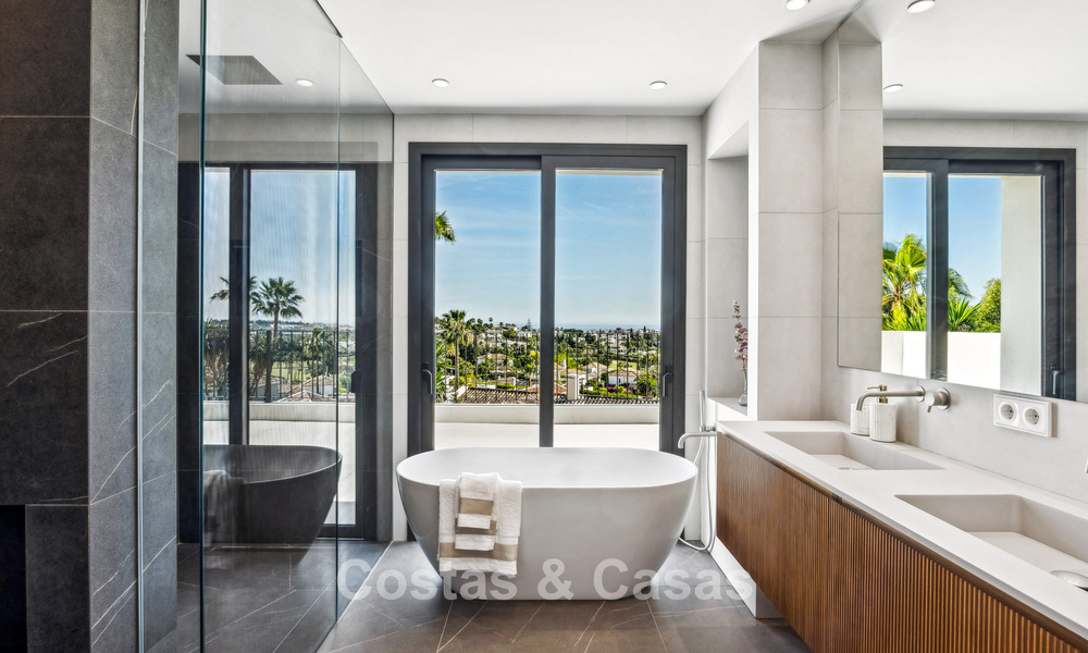 Villa de luxe méditerranéenne au charme intemporel à vendre dans le prestigieux quartier de Nueva Andalucía à Marbella 781538