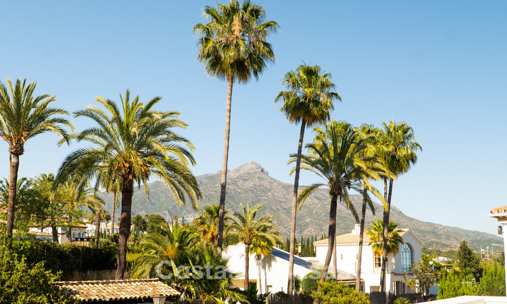 Villa de luxe méditerranéenne au charme intemporel à vendre dans le prestigieux quartier de Nueva Andalucía à Marbella 781553