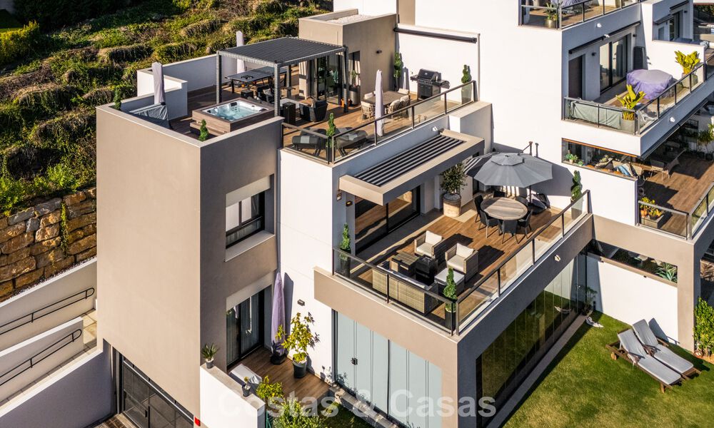 Penthouse moderne, prêt à emménager, avec vue panoramique, à vendre à Nueva Andalucia, Marbella 781561