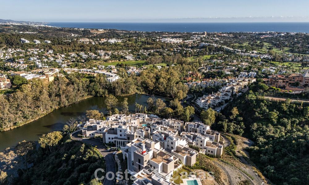 Penthouse moderne, prêt à emménager, avec vue panoramique, à vendre à Nueva Andalucia, Marbella 781563