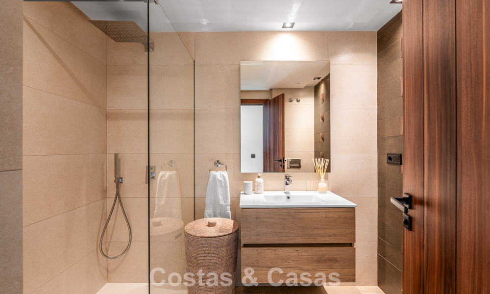 Penthouse moderne, prêt à emménager, avec vue panoramique, à vendre à Nueva Andalucia, Marbella 781571