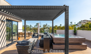 Penthouse moderne, prêt à emménager, avec vue panoramique, à vendre à Nueva Andalucia, Marbella 781573 