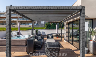 Penthouse moderne, prêt à emménager, avec vue panoramique, à vendre à Nueva Andalucia, Marbella 781578 