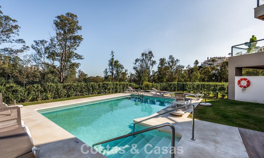 Penthouse moderne, prêt à emménager, avec vue panoramique, à vendre à Nueva Andalucia, Marbella 781582