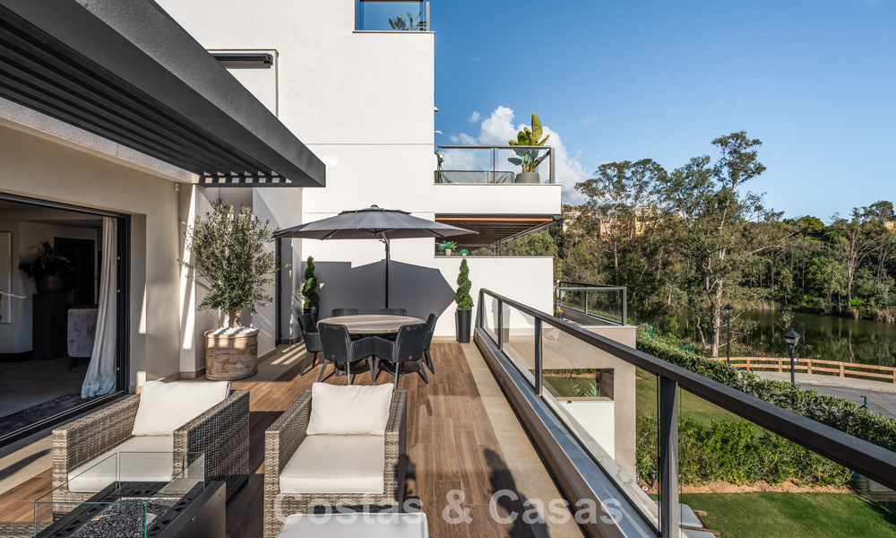 Penthouse moderne, prêt à emménager, avec vue panoramique, à vendre à Nueva Andalucia, Marbella 781585