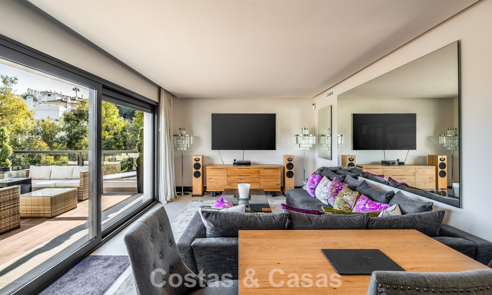 Penthouse moderne, prêt à emménager, avec vue panoramique, à vendre à Nueva Andalucia, Marbella 781589