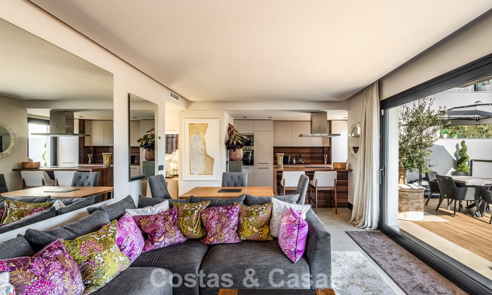 Penthouse moderne, prêt à emménager, avec vue panoramique, à vendre à Nueva Andalucia, Marbella 781590