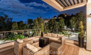 Penthouse moderne, prêt à emménager, avec vue panoramique, à vendre à Nueva Andalucia, Marbella 781594 