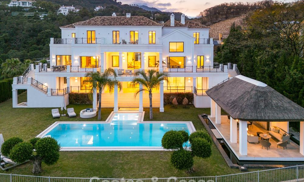 Villa de luxe exclusive de style andalou à vendre dans la résidence sécurisée El Madroñal à Marbella - Benahavis 781598